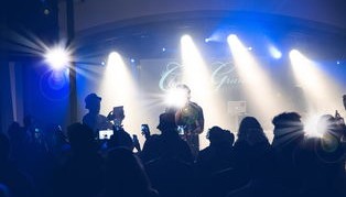 开云官网注册-直播互动：球迷与现场氛围的完美结合，篮球直播话术