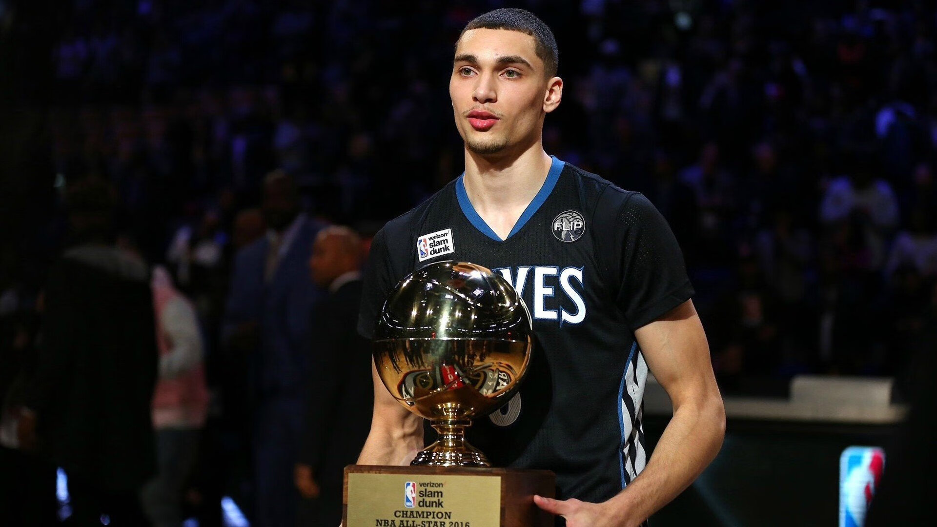 “拳脚交锋,四川省体育馆自由搏击赛火力全开”